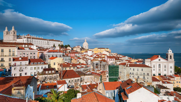Lissabon-Panorama-Fotolia_50801375_M.jpg