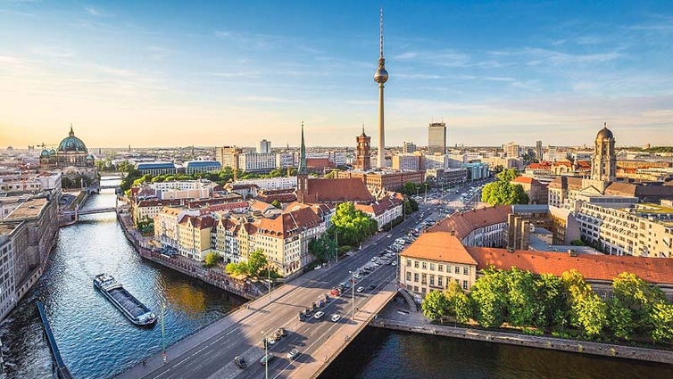 Fotolia-Berlin-Panorama.jpg