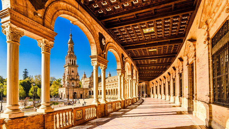 Plaza-de-Espana-Sevilla-iStock-802912258.jpg