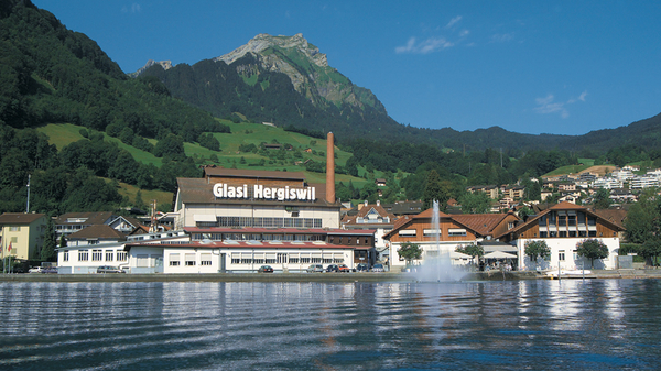 Glasi Hergiswil vom See aus