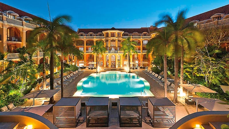 Cartagena-Hotel-Sofitel-Pool-Abend.jpg