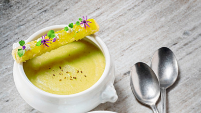 Kartoffelsuppe mit Alpenkräutern und Alpkäse