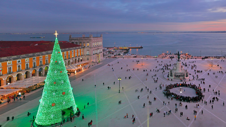 Lissabon-Praca-do-Comercio-Weihnachten-AdobeStock_315969679.jpg