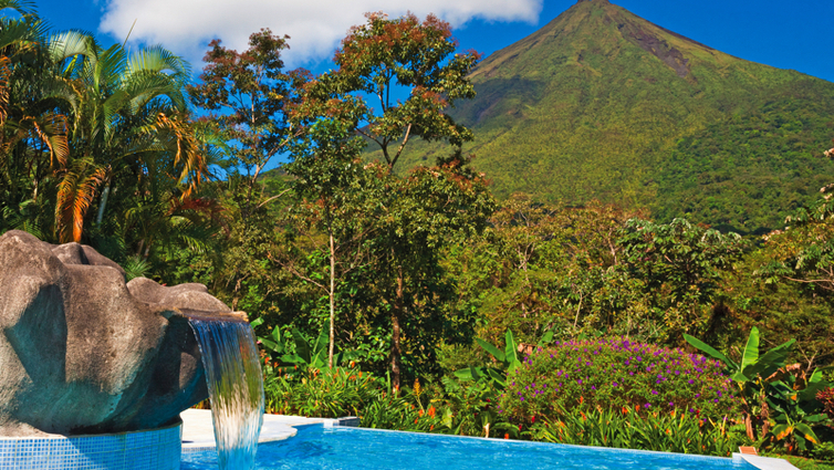 Costa Rica Arenal Vulkan mit Pool_800x450.jpg