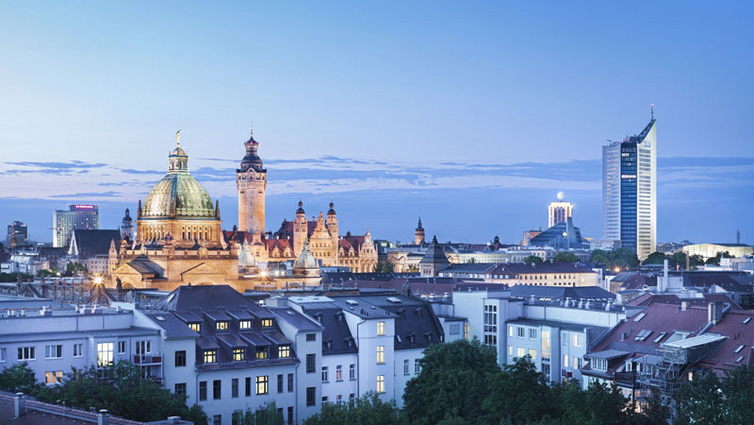 Abendstimmung---Skyline-von-Leipzig-_Evening-atmosphere---Skyline-of-Leipzig_---Foto-Michael-Bader.jpg