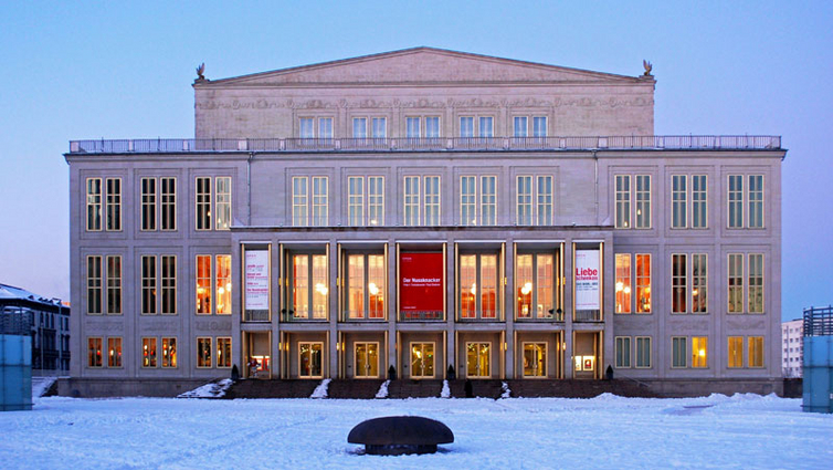 Opernhaus-Leipzig-im-Winter-_Leipzig-Opera-House-in-winter_--Foto-Andreas-Schmidt.jpg