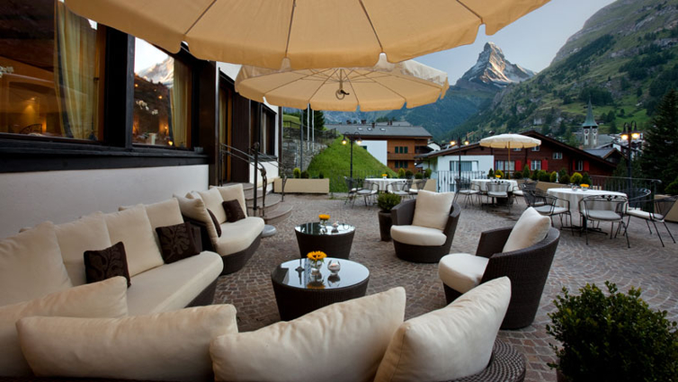 Parkhotel-Beau-Site-Lounge-mit-Matterhornblick.jpg