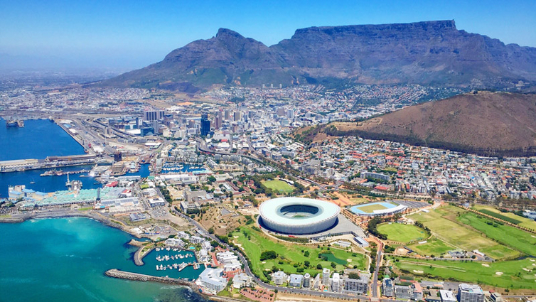 Südafrika-Kapstadt-Panorama-mit-Tafelberg-AdobeStock_80907403.jpg