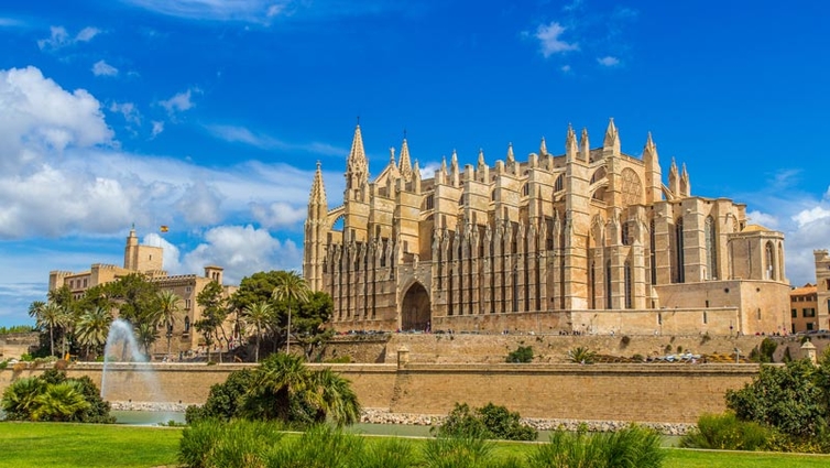 Mallorca-Palma-Kathedrale-Fotolia_83611123_M.jpg