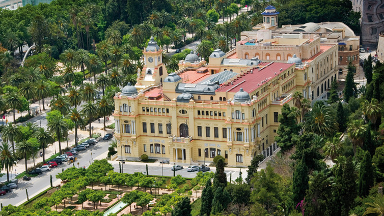 Malaga-Rathaus-Fotolia_42867248_L.jpg