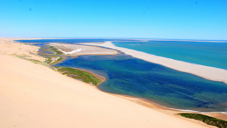 Namibia-Walvis-Bay-Sandwich-Harbour-AdobeStock_228681716.jpg